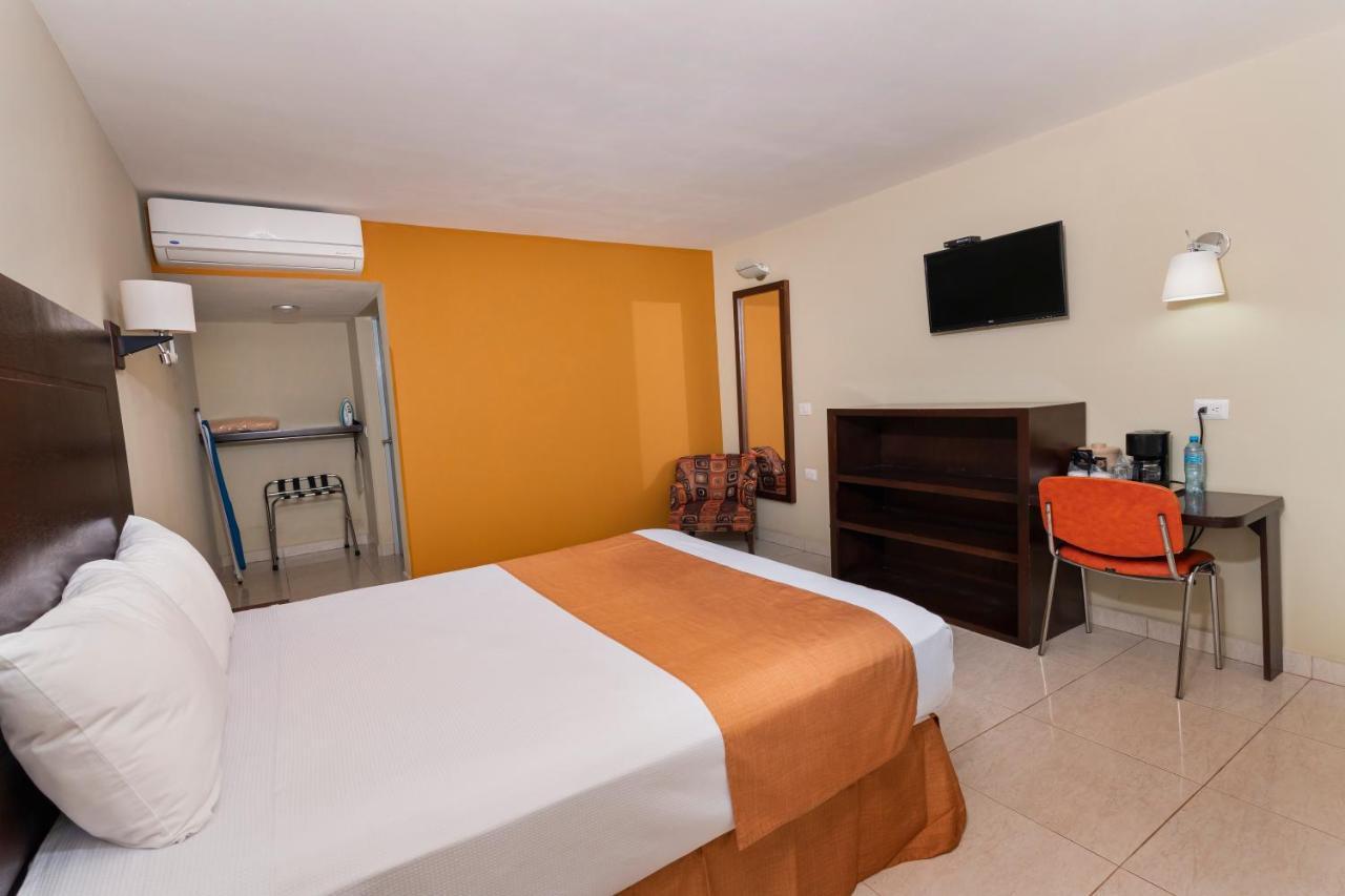 El Camino Hotel & Suites Heroica Caborca Εξωτερικό φωτογραφία